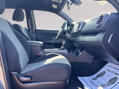 Used 2022 Toyota Tacoma TRD Off-Road image 15