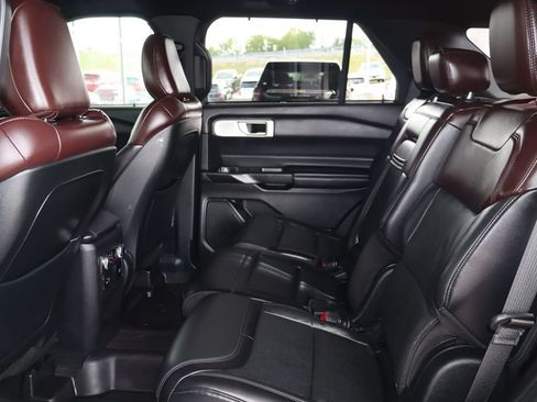 Used 2020 Ford Explorer Platinum w/ Premium Technology Package AWD/4WD image 38