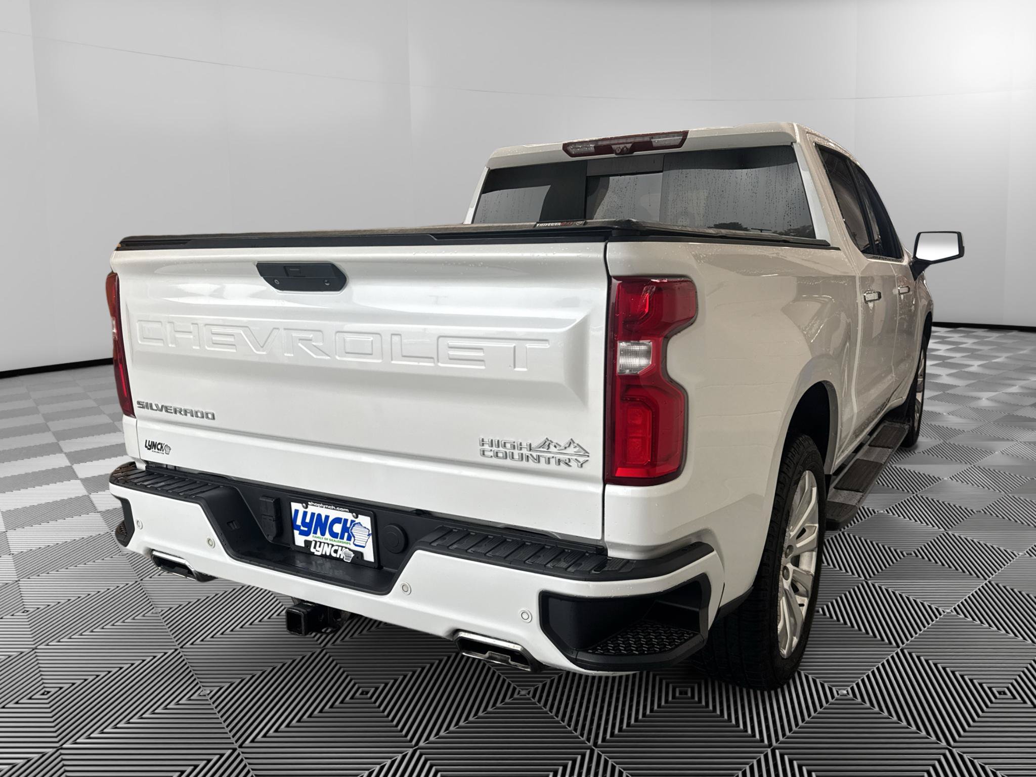 Used 2020 Chevrolet Silverado 1500 High Country w/ Technology Package AWD/4WD image 7
