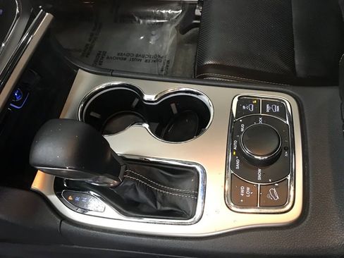 Used 2017 Jeep Grand Cherokee Overland w/ Jeep Active Safety Group image 23