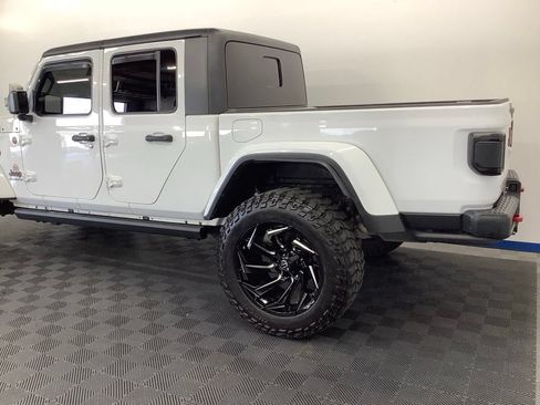 Used 2020 Jeep Gladiator Rubicon AWD/4WD image 4