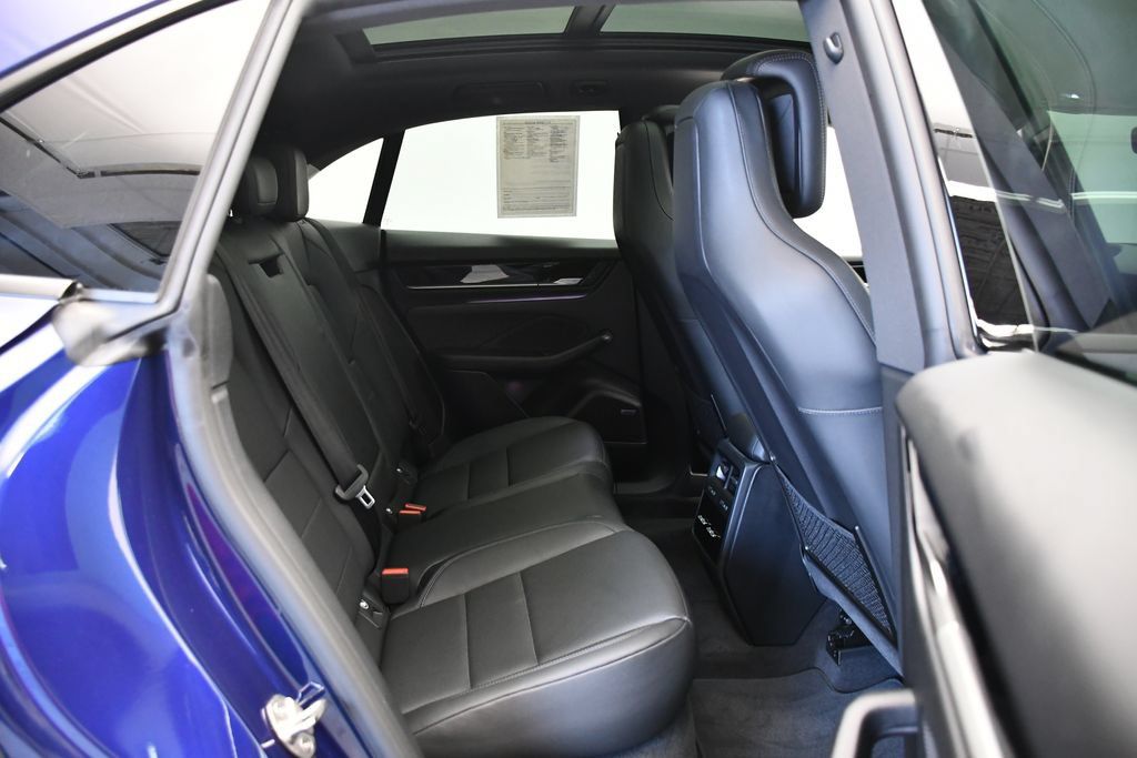 Certified 2025 Porsche Macan 4S Electric AWD/4WD image 57