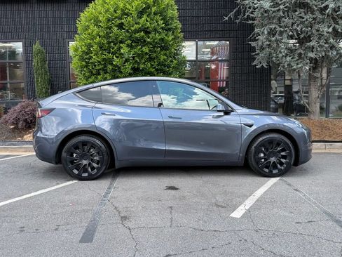Used 2022 Tesla Model Y Long Range AWD/4WD image 18