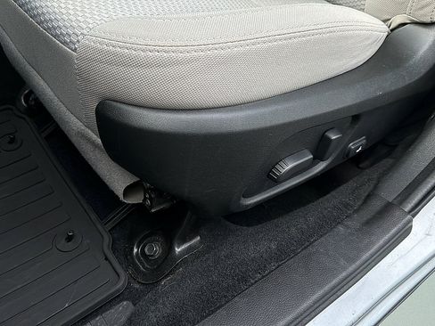 Used 2017 Subaru Forester 2.5i Premium w/ Popular Package #2A AWD/4WD image 28