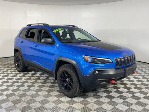 Used 2019 Jeep Cherokee Trailhawk w/ Cold Weather Group AWD/4WD image 17