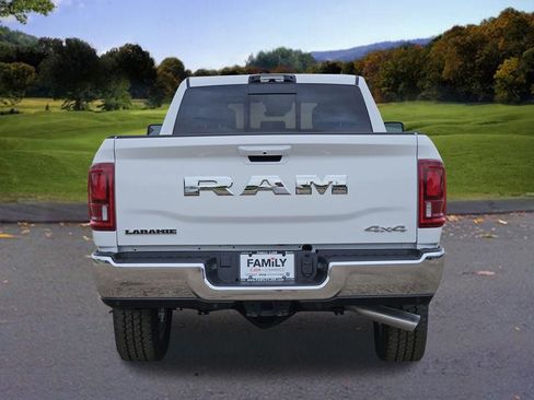 New 2026 RAM 2500 Laramie AWD/4WD image 4