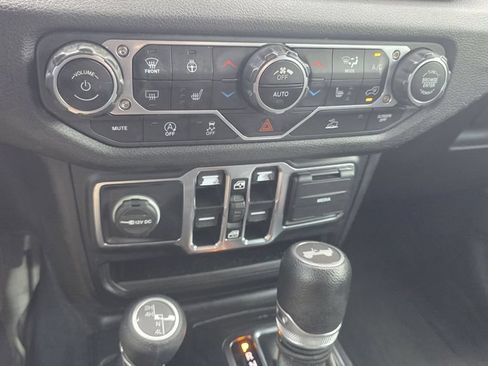 Used 2024 Jeep Wrangler Unlimited Sport AWD/4WD image 19