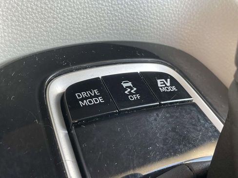 Used 2020 Toyota Corolla LE image 30