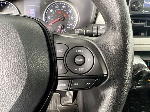 Used 2021 Toyota RAV4 XLE image 19