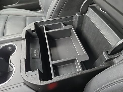 Used 2024 Chevrolet Suburban LT image 65