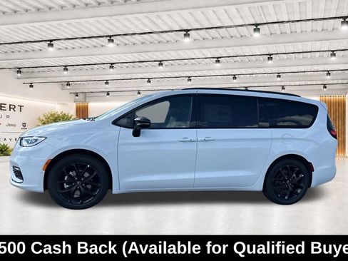 New 2026 Chrysler Pacifica Select w/ S Appearance Package FWD image 4