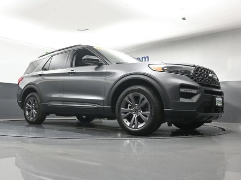 Used 2024 Ford Explorer XLT w/ Equipment Group 202A AWD/4WD image 26