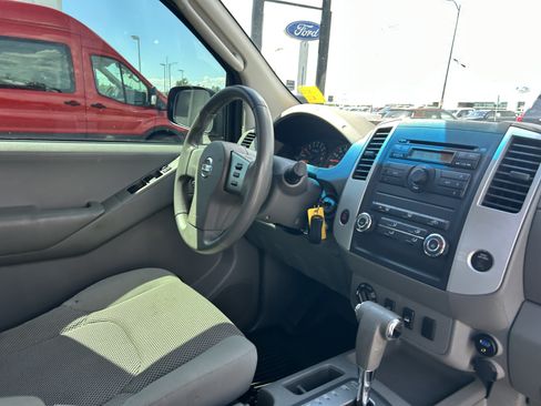 Used 2011 Nissan Frontier SV AWD/4WD image 14