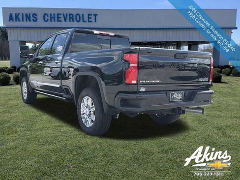 Used 2024 Chevrolet Silverado 2500 High Country w/ High Country Premium Package AWD/4WD image 3