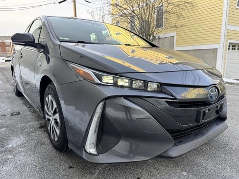 Used 2021 Toyota Prius Prime XLE w/ Carpet Mat Package (TMS) image 3