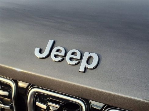 Used 2023 Jeep Grand Cherokee Summit image 44