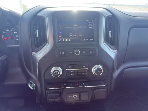 Used 2024 GMC Sierra 2500 Pro w/ Convenience Package AWD/4WD image 8