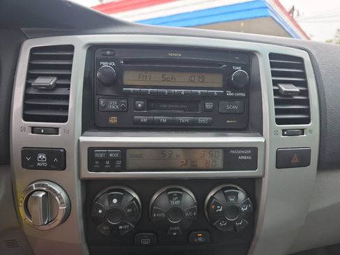 Used 2005 Toyota 4Runner SR5 AWD/4WD image 15