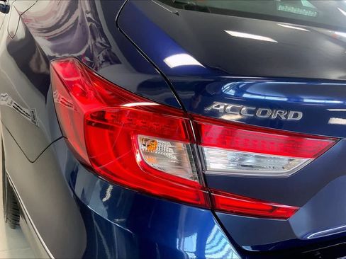 Used 2018 Honda Accord EX image 29