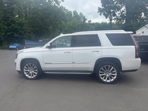 Used 2018 Cadillac Escalade Luxury AWD/4WD image 25