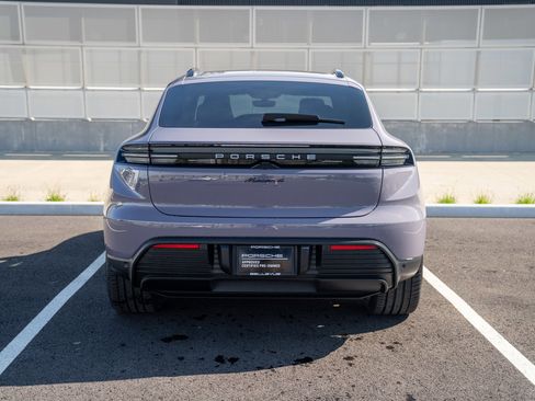 Certified 2025 Porsche Macan 4 Electric AWD/4WD image 7