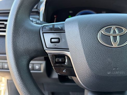 Used 2025 Toyota Camry LE image 21