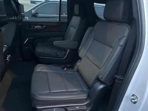 New 2025 GMC Yukon XL Denali w/ Denali Reserve Package image 19
