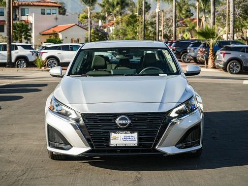 Used 2024 Nissan Altima 2.5 SV w/ SV Premium Package FWD image 2