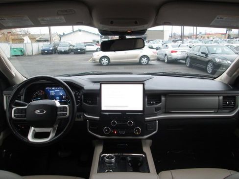 Used 2023 Ford Expedition Max XLT image 24