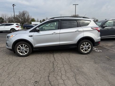 Used 2017 Ford Escape SE w/ Equipment Group 201A image 1