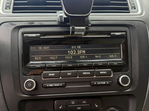 Used 2013 Volkswagen Jetta SE FWD image 17