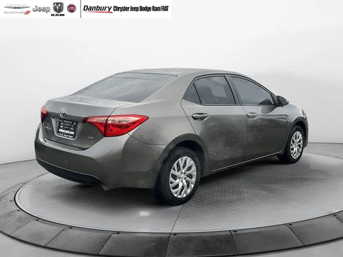 Used 2018 Toyota Corolla LE image 6