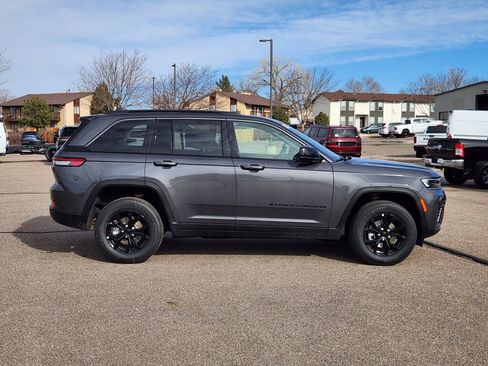 New 2026 Jeep Grand Cherokee Altitude image 2