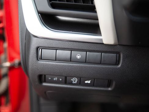 Used 2025 Nissan Rogue SV AWD/4WD image 18
