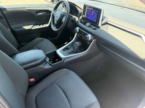 Used 2025 Toyota RAV4 XLE FWD image 27