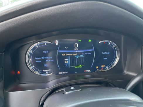 Used 2018 Cadillac Escalade Premium Luxury RWD image 17