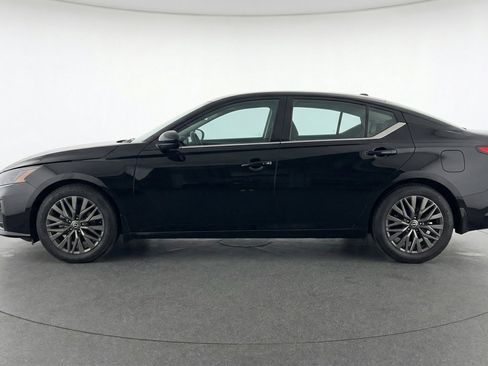 Used 2025 Nissan Altima 2.5 SV FWD image 5