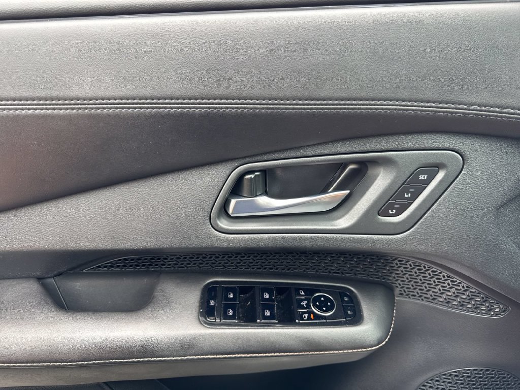 Certified 2023 Nissan Ariya AWD image 11