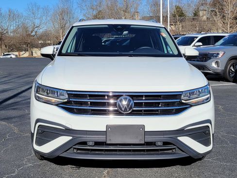 Certified 2024 Volkswagen Tiguan SE image 8