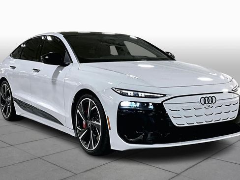 Used 2025 Audi S6 e-tron Prestige w/ 21" Black Optic Package image 2