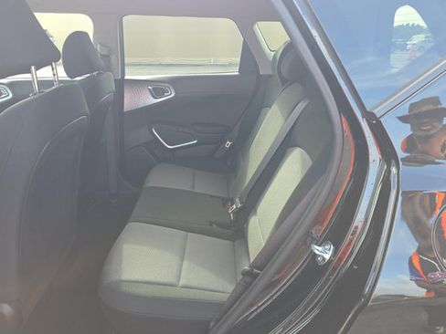 Used 2025 Kia Soul LX w/ LX Technology Package FWD image 9
