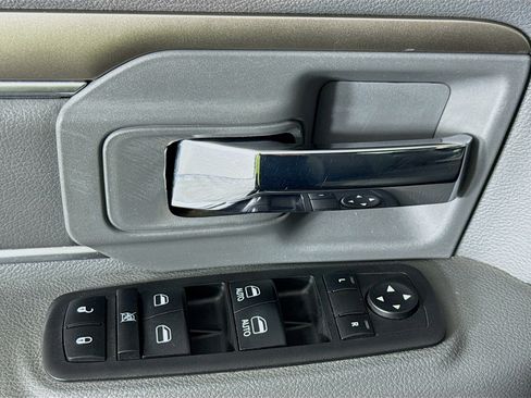 Used 2018 RAM 1500 SLT image 22