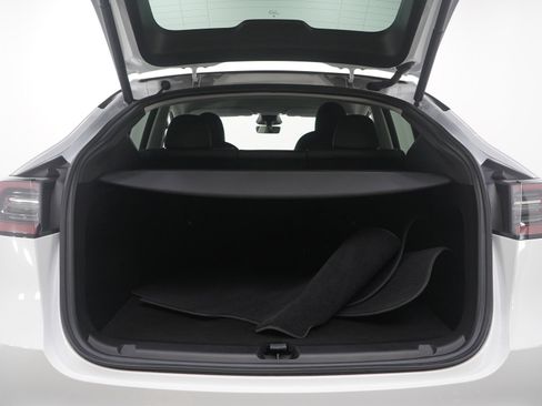 Used 2023 Tesla Model Y Long Range image 16