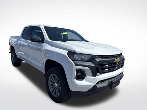 Used 2024 Chevrolet Colorado LT AWD/4WD image 7