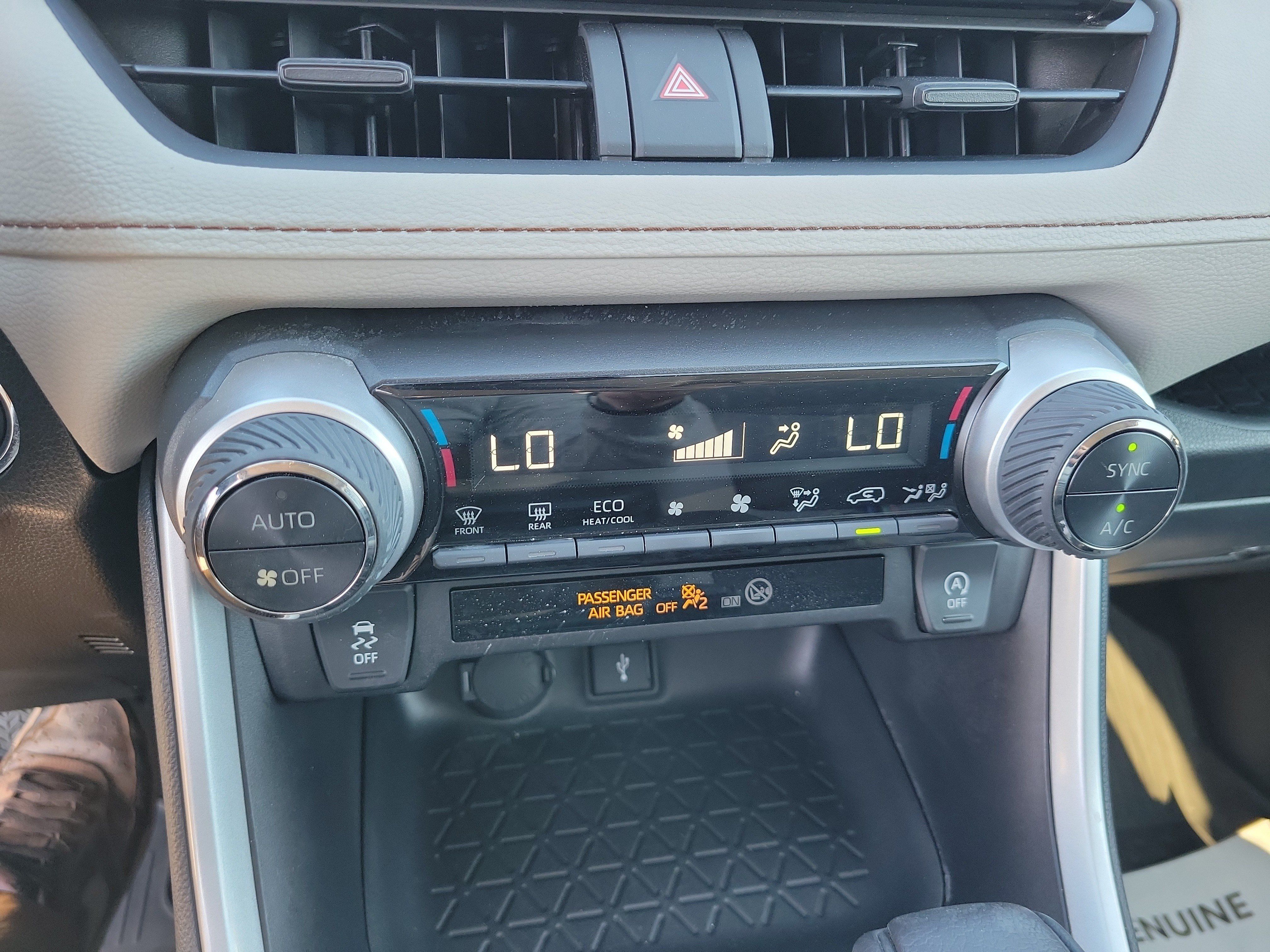 Used 2022 Toyota RAV4 XLE AWD/4WD image 17