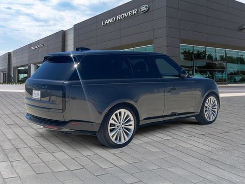 Used 2025 Land Rover Range Rover SE AWD/4WD image 5