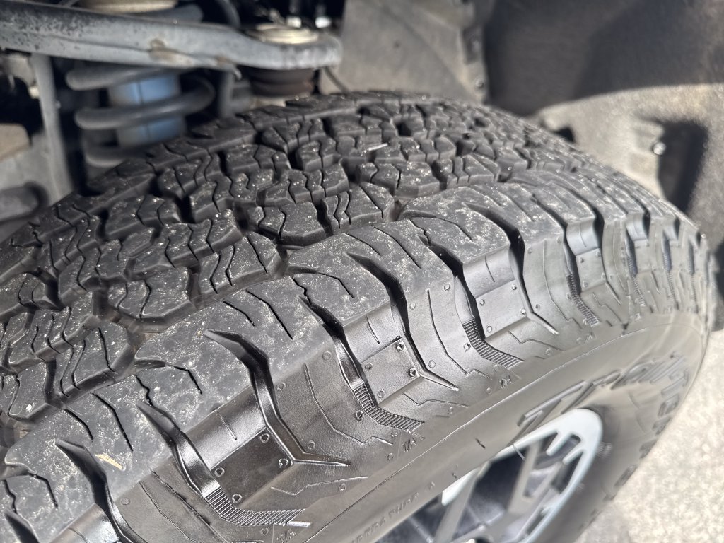 Certified 2025 Toyota Tacoma TRD Off-Road AWD/4WD image 28