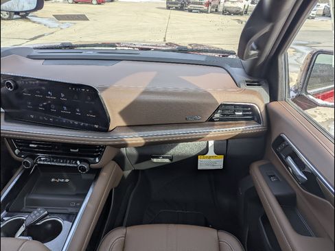 New 2026 Chevrolet Suburban High Country AWD/4WD image 4