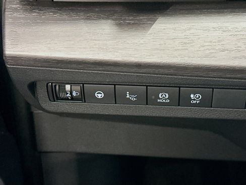 Used 2024 Nissan Ariya AWD image 17