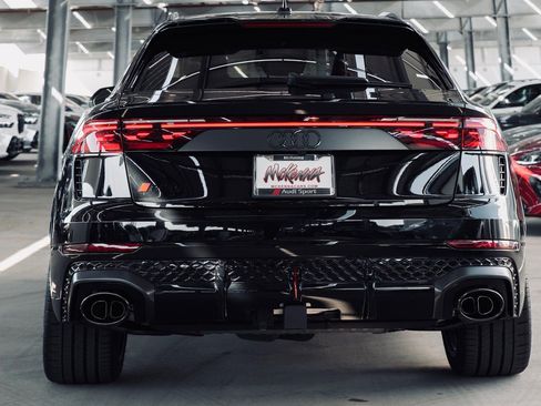 New 2025 Audi RS Q8 performance image 3